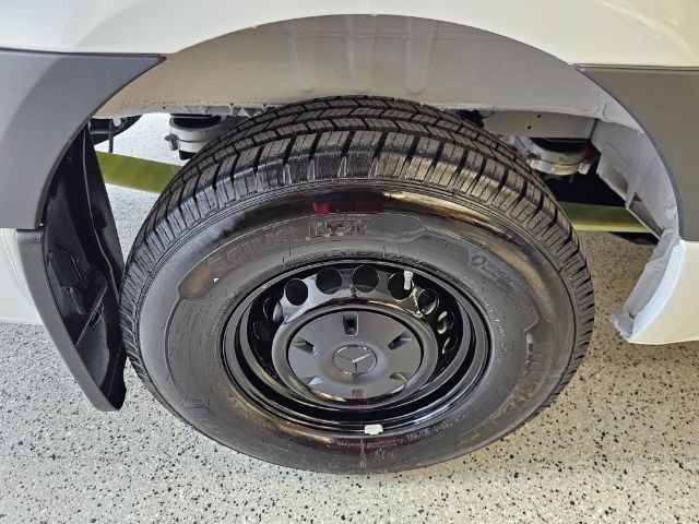 Mercedes-Benz eSprinter Cargo Van 2500 High Roof 170" RWD 2024