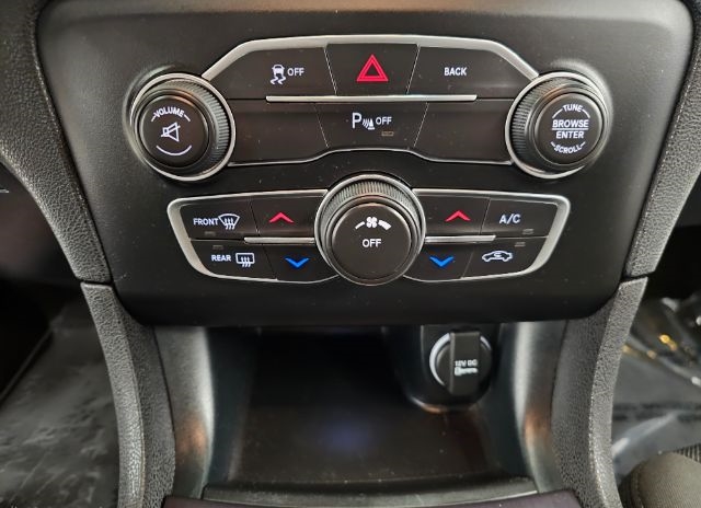 Dodge Charger 4dr Sdn SE RWD 2015