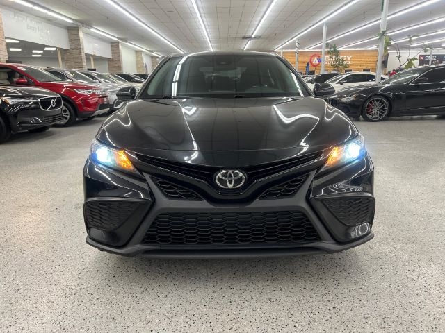 Toyota Camry SE Auto (Natl) 2021