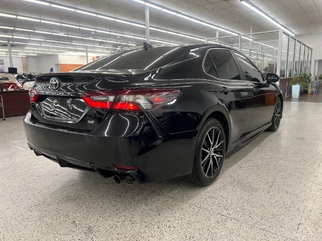 Toyota Camry SE Auto (Natl) 2021