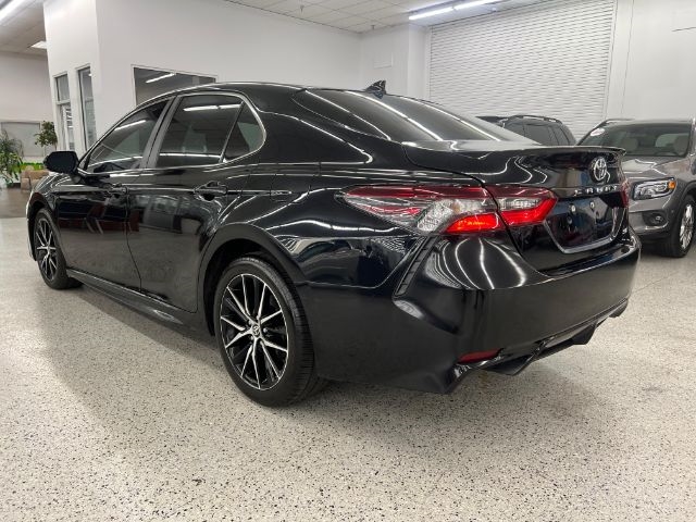 Toyota Camry SE Auto (Natl) 2021