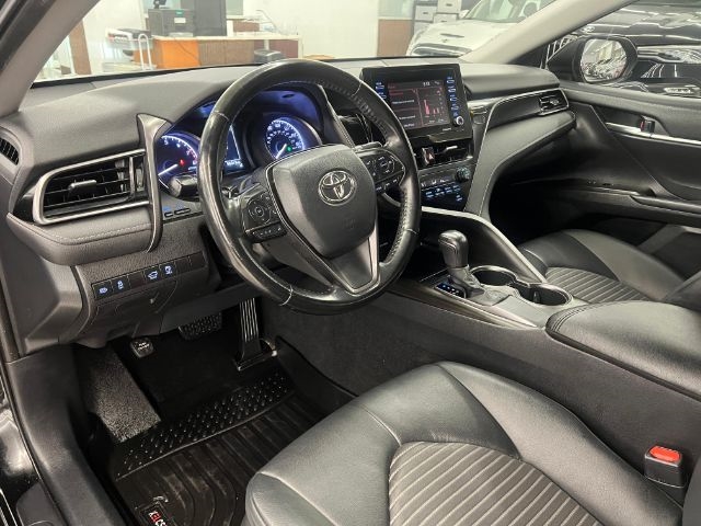 Toyota Camry SE Auto (Natl) 2021