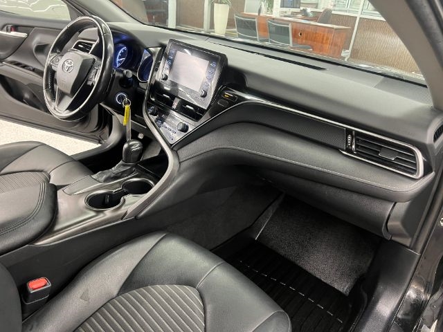 Toyota Camry SE Auto (Natl) 2021