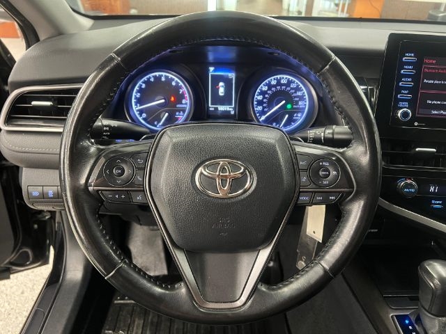 Toyota Camry SE Auto (Natl) 2021