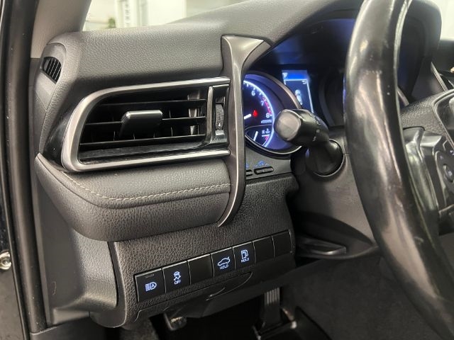 Toyota Camry SE Auto (Natl) 2021