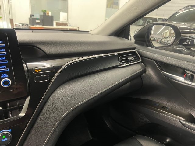 Toyota Camry SE Auto (Natl) 2021