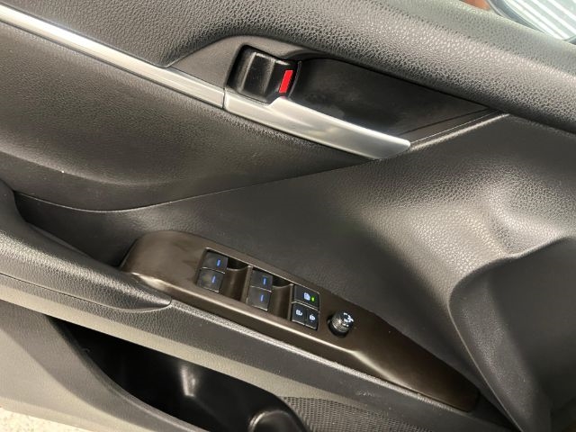 Toyota Camry SE Auto (Natl) 2021