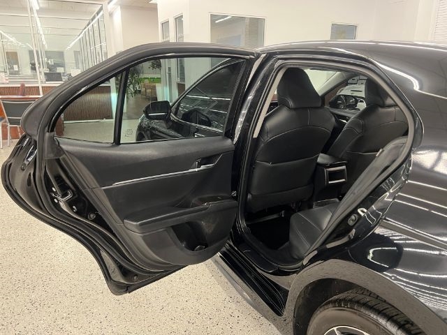 Toyota Camry SE Auto (Natl) 2021