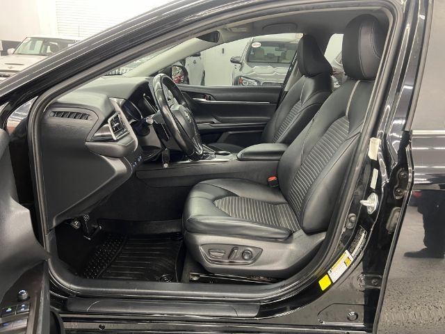 Toyota Camry SE Auto (Natl) 2021