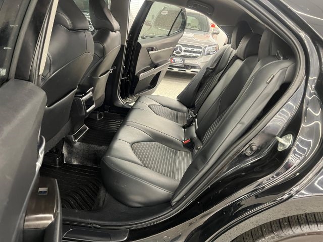 Toyota Camry SE Auto (Natl) 2021