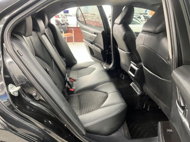 Toyota Camry SE Auto (Natl) 2021