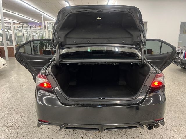 Toyota Camry SE Auto (Natl) 2021