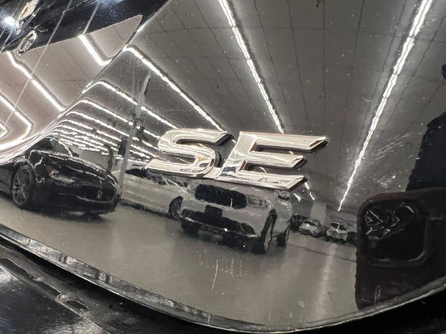 Toyota Camry SE Auto (Natl) 2021