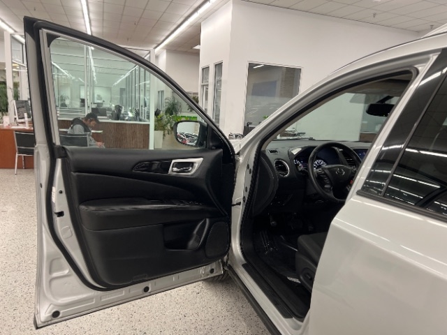 Nissan Pathfinder FWD SV 2020