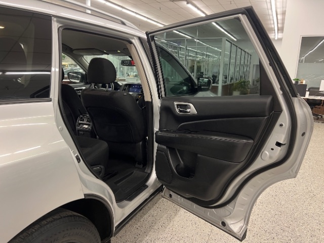 Nissan Pathfinder FWD SV 2020