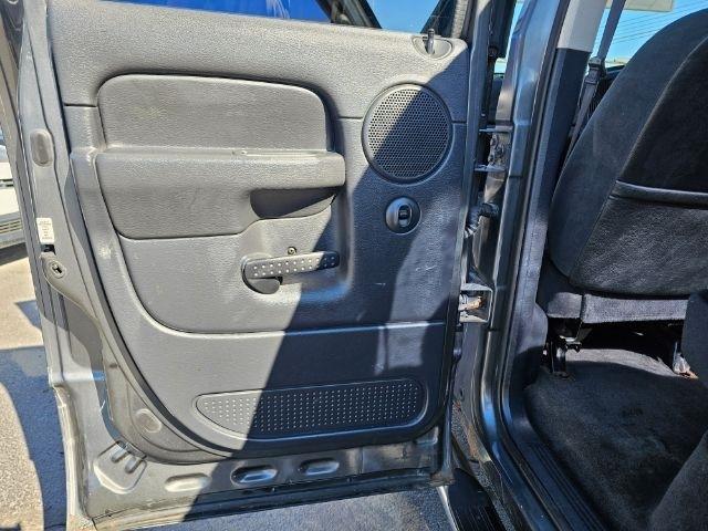 Dodge Ram 2500 4dr Quad Cab 140.5" WB 4WD SLT 2004