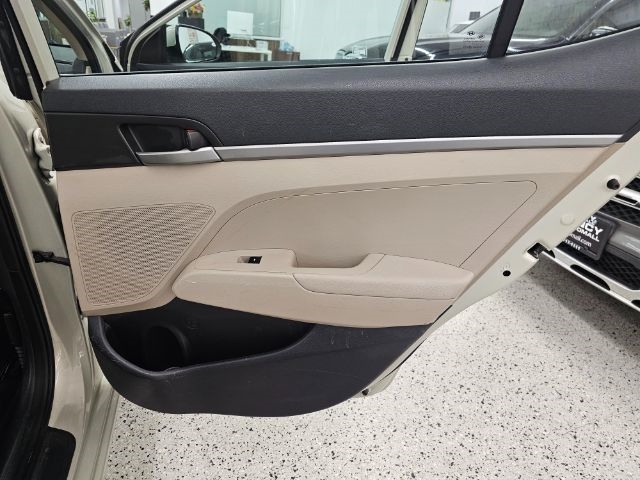 Hyundai Elantra SE 2.0L Auto (Alabama) 2017