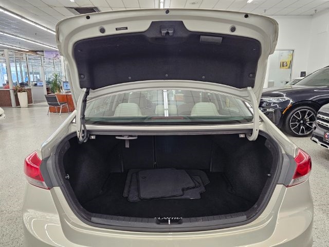 Hyundai Elantra SE 2.0L Auto (Alabama) 2017