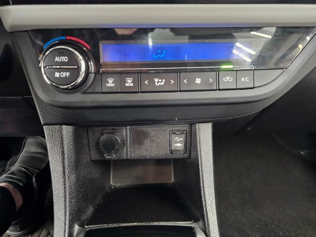 Toyota Corolla 4dr Sdn CVT LE Premium (Natl) 2015