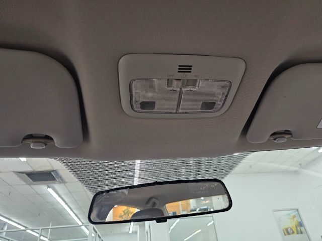 Toyota Corolla 4dr Sdn CVT LE Premium (Natl) 2015