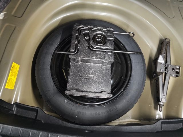 Toyota Corolla 4dr Sdn CVT LE Premium (Natl) 2015