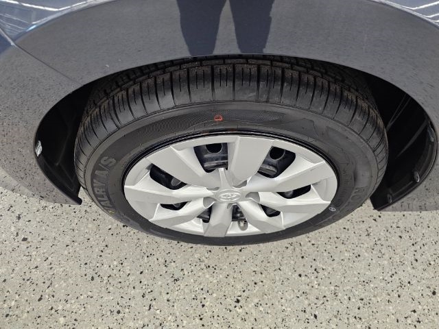 Toyota Corolla 4dr Sdn CVT LE Premium (Natl) 2015