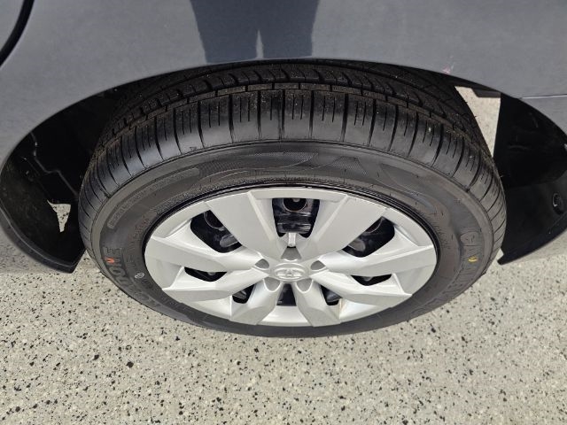 Toyota Corolla 4dr Sdn CVT LE Premium (Natl) 2015