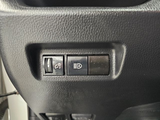 Toyota RAV4 LE AWD (Natl) 2021