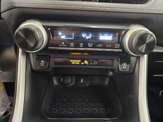 Toyota RAV4 LE AWD (Natl) 2021