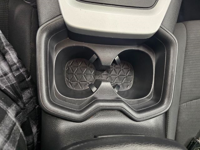 Toyota RAV4 LE AWD (Natl) 2021