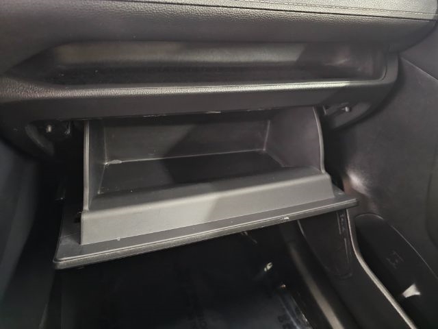 Toyota RAV4 LE AWD (Natl) 2021