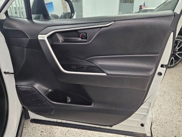 Toyota RAV4 LE AWD (Natl) 2021