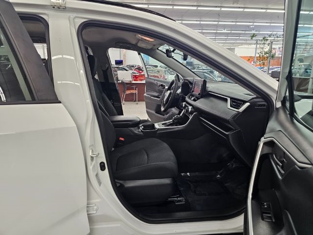 Toyota RAV4 LE AWD (Natl) 2021