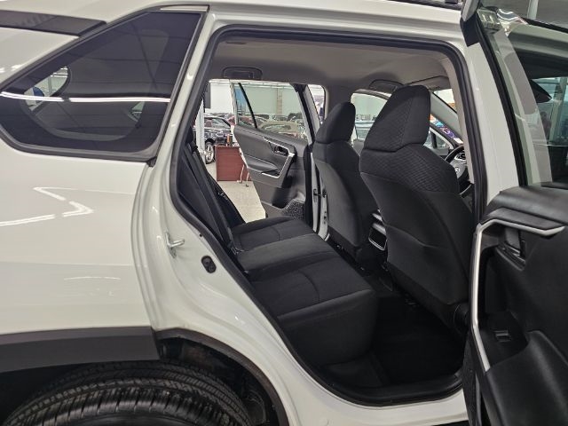 Toyota RAV4 LE AWD (Natl) 2021