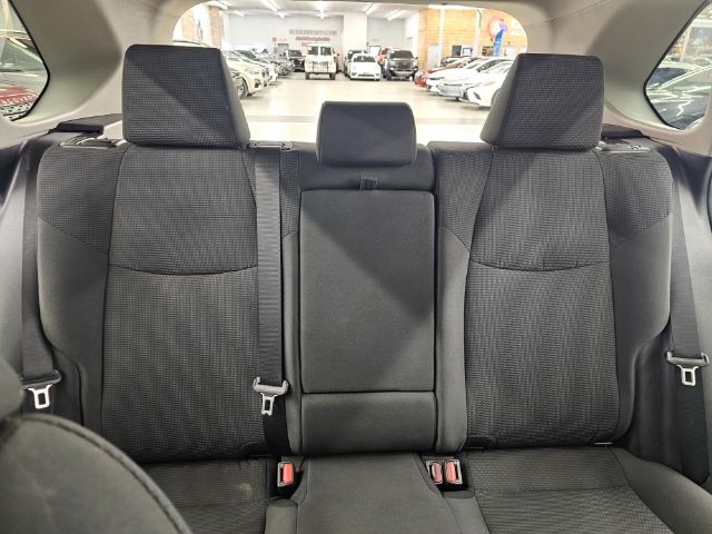 Toyota RAV4 LE AWD (Natl) 2021