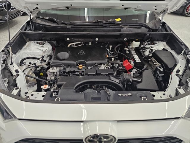 Toyota RAV4 LE AWD (Natl) 2021