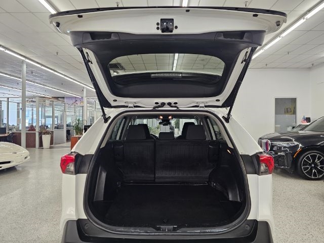 Toyota RAV4 LE AWD (Natl) 2021