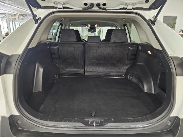 Toyota RAV4 LE AWD (Natl) 2021