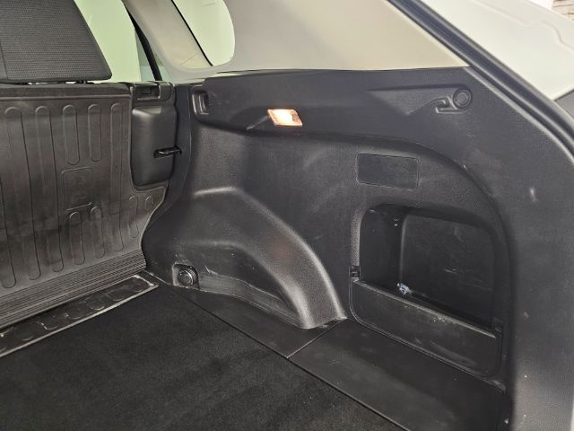 Toyota RAV4 LE AWD (Natl) 2021