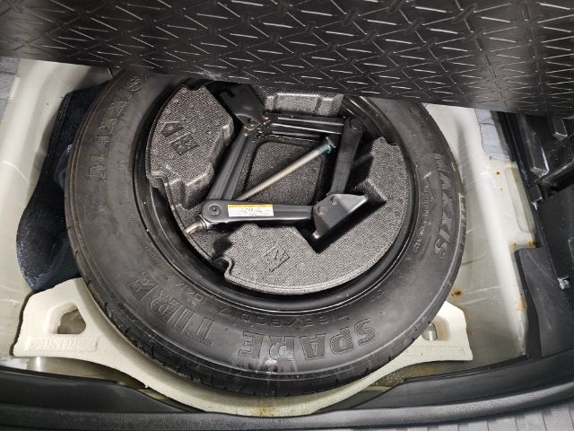 Toyota RAV4 LE AWD (Natl) 2021