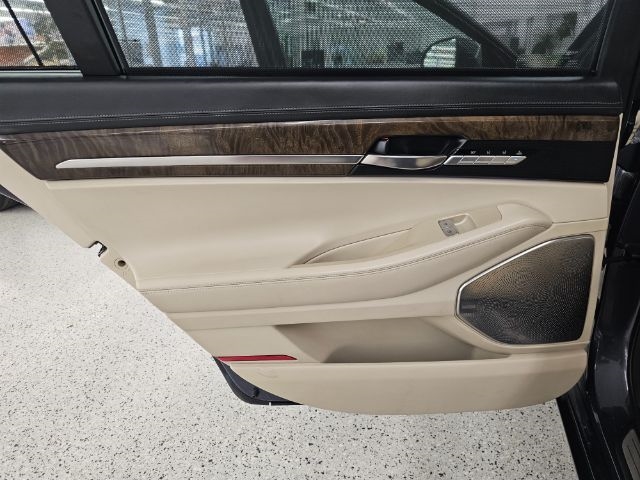 Genesis G90 5.0L Ultimate AWD 2017