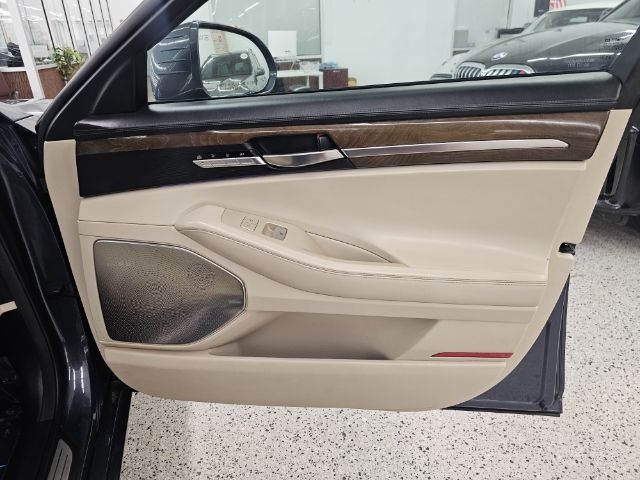 Genesis G90 5.0L Ultimate AWD 2017