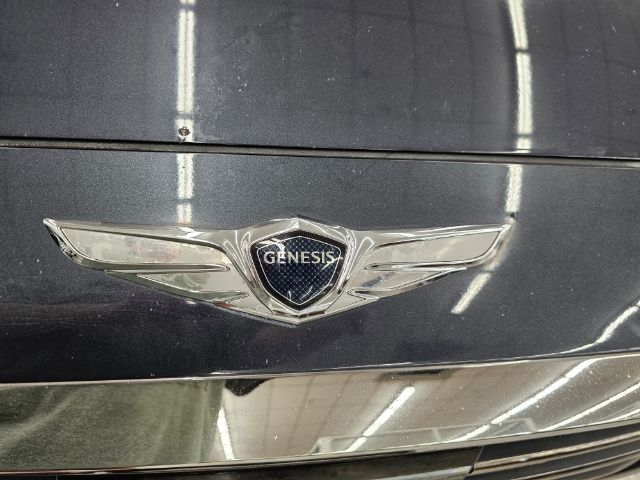 Genesis G90 5.0L Ultimate AWD 2017