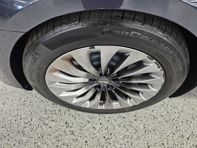 Genesis G90 5.0L Ultimate AWD 2017