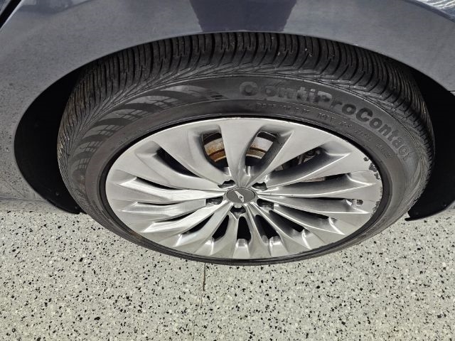 Genesis G90 5.0L Ultimate AWD 2017