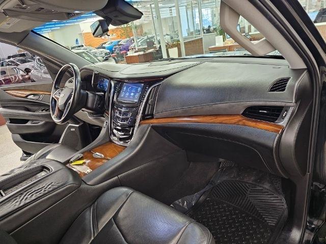 Cadillac Escalade 4WD 4dr Luxury 2017