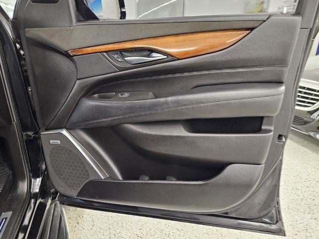 Cadillac Escalade 4WD 4dr Luxury 2017