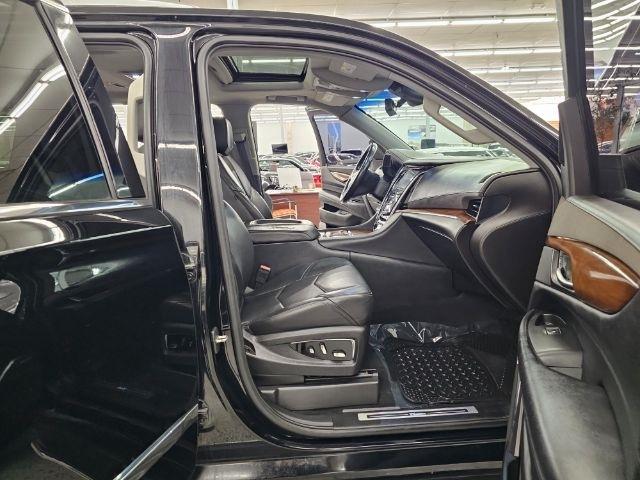 Cadillac Escalade 4WD 4dr Luxury 2017