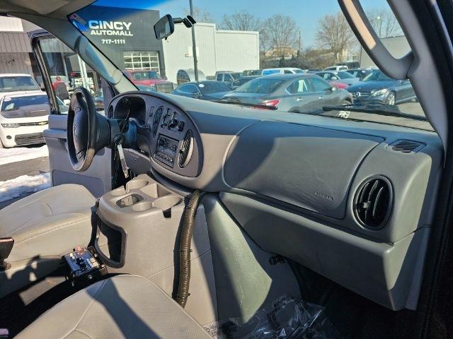 Ford Econoline Wagon E-350 Super Chateau 2003