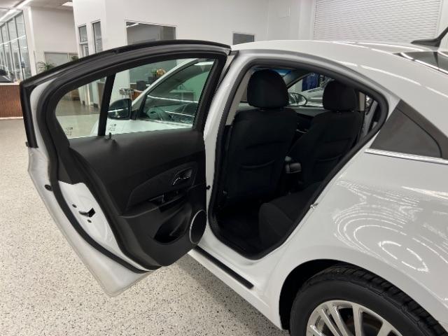 Chevrolet Cruze 4dr Sdn ECO w/1XF 2011